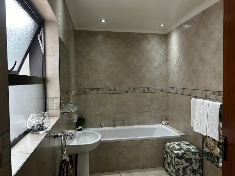 12 Bedroom Property for Sale in Boschfontein Gauteng